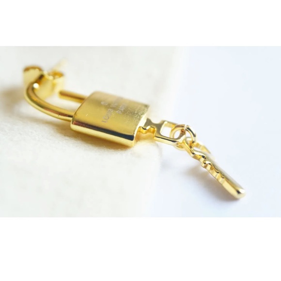 Beautiful authentic LV earrings - Picture 6 of 16